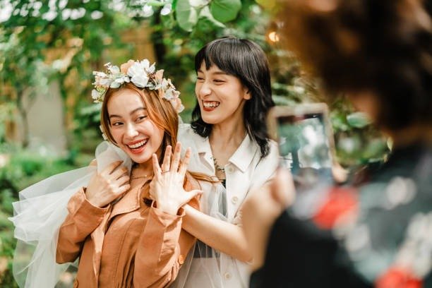 How Is Moss Agate Formed and What Makes Each Ring Unique?